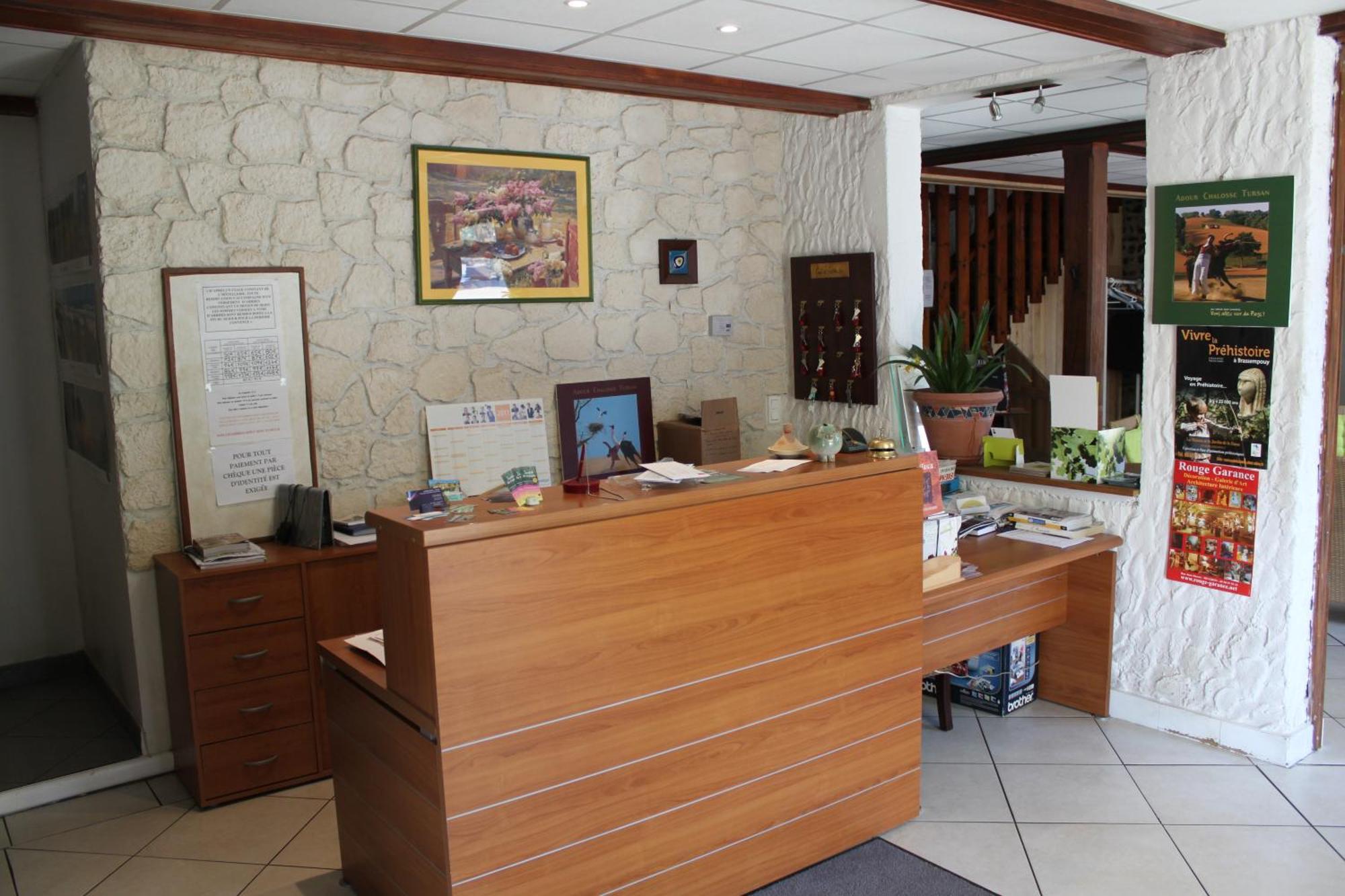 Au Feu De Bois Hotel Amou Bagian luar foto