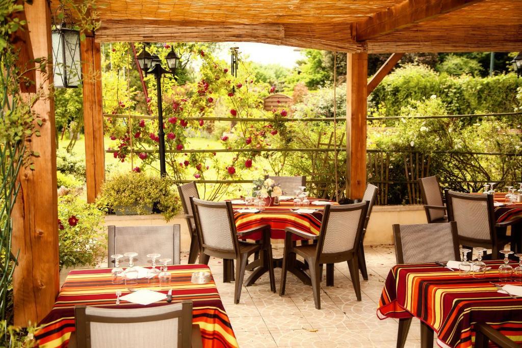 Au Feu De Bois Hotel Amou Bagian luar foto