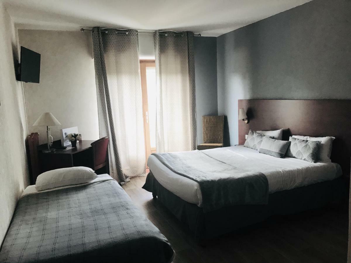 Au Feu De Bois Hotel Amou Bagian luar foto