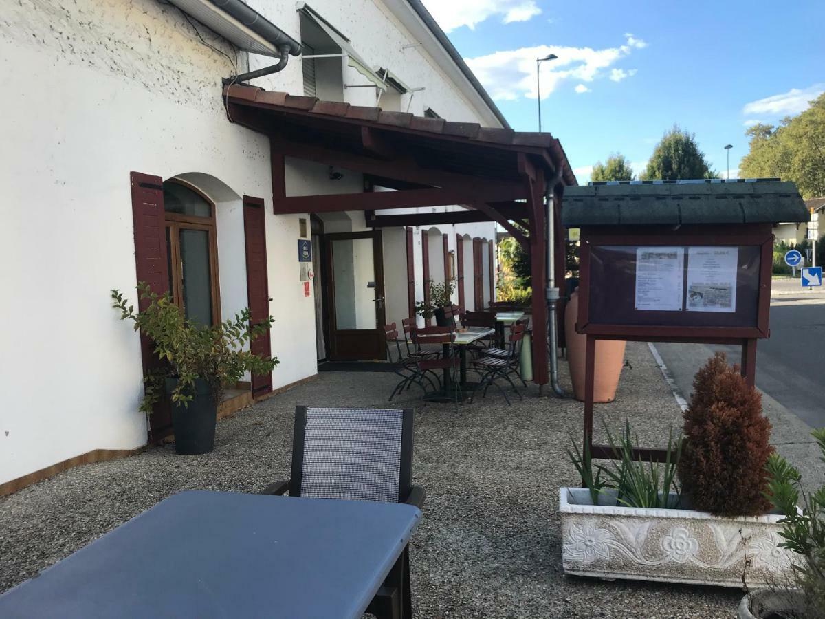 Au Feu De Bois Hotel Amou Bagian luar foto
