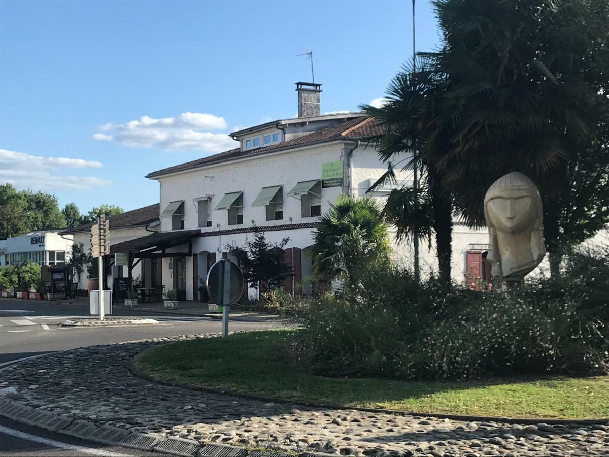 Au Feu De Bois Hotel Amou Bagian luar foto